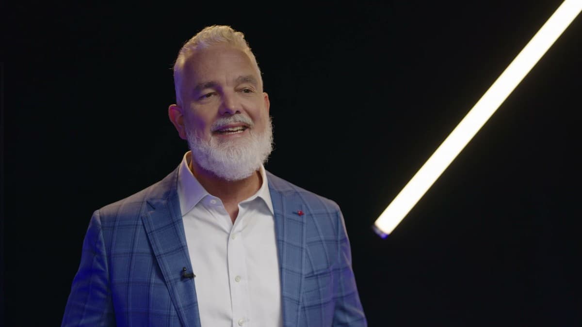 Jeff Brown in the studio, in his free presentation