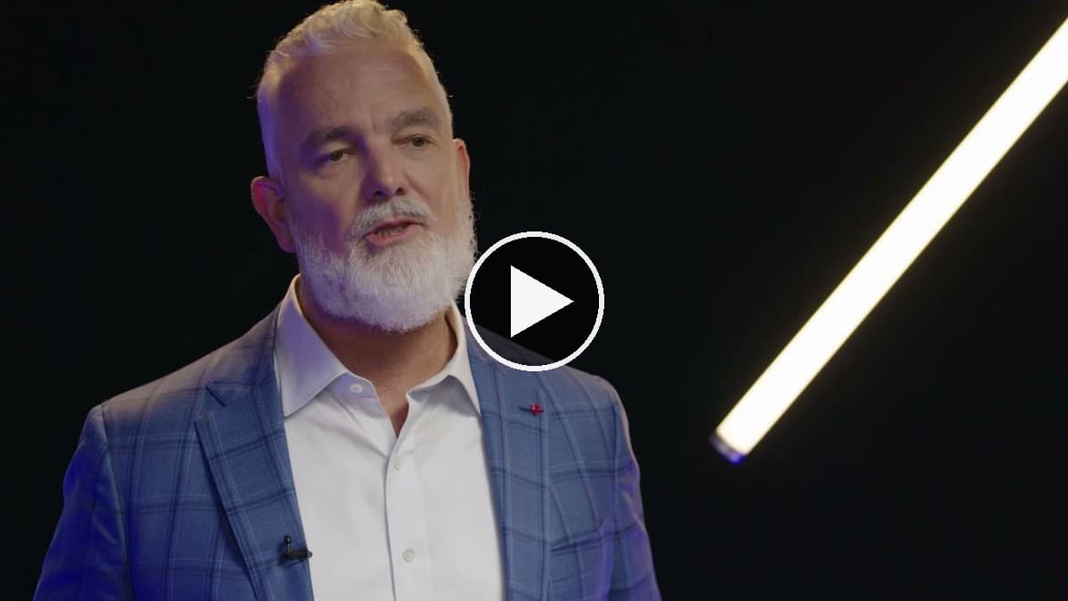 Jeff Brown speaking in his free presentation